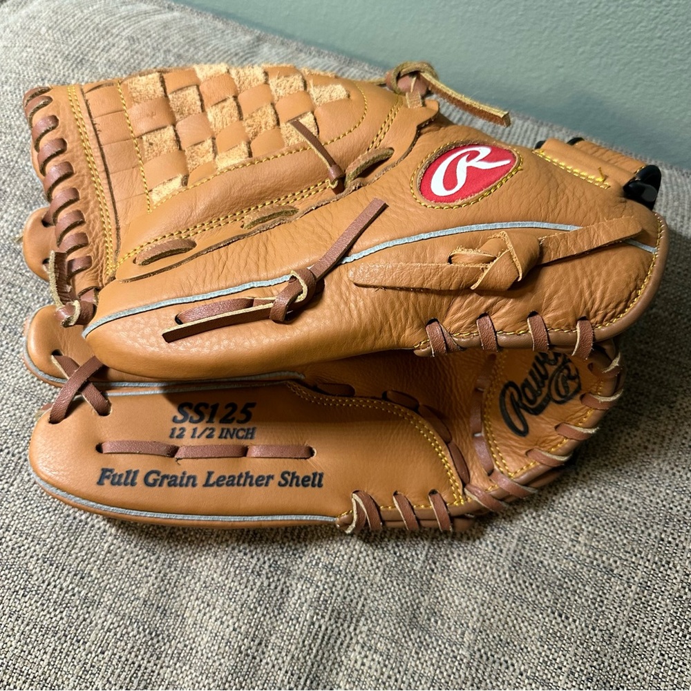 Right Handed Rawlings Brown Leather Baseball Glove